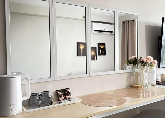 Cozy With Balcony And Pool Near Airport And Beaches
